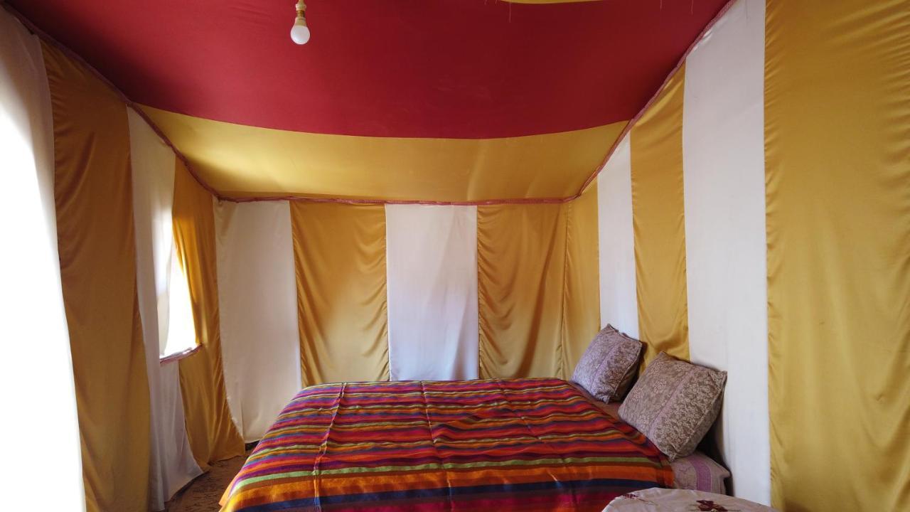 Camp Sahara Dunes Hotell M'Hamid Exteriör bild