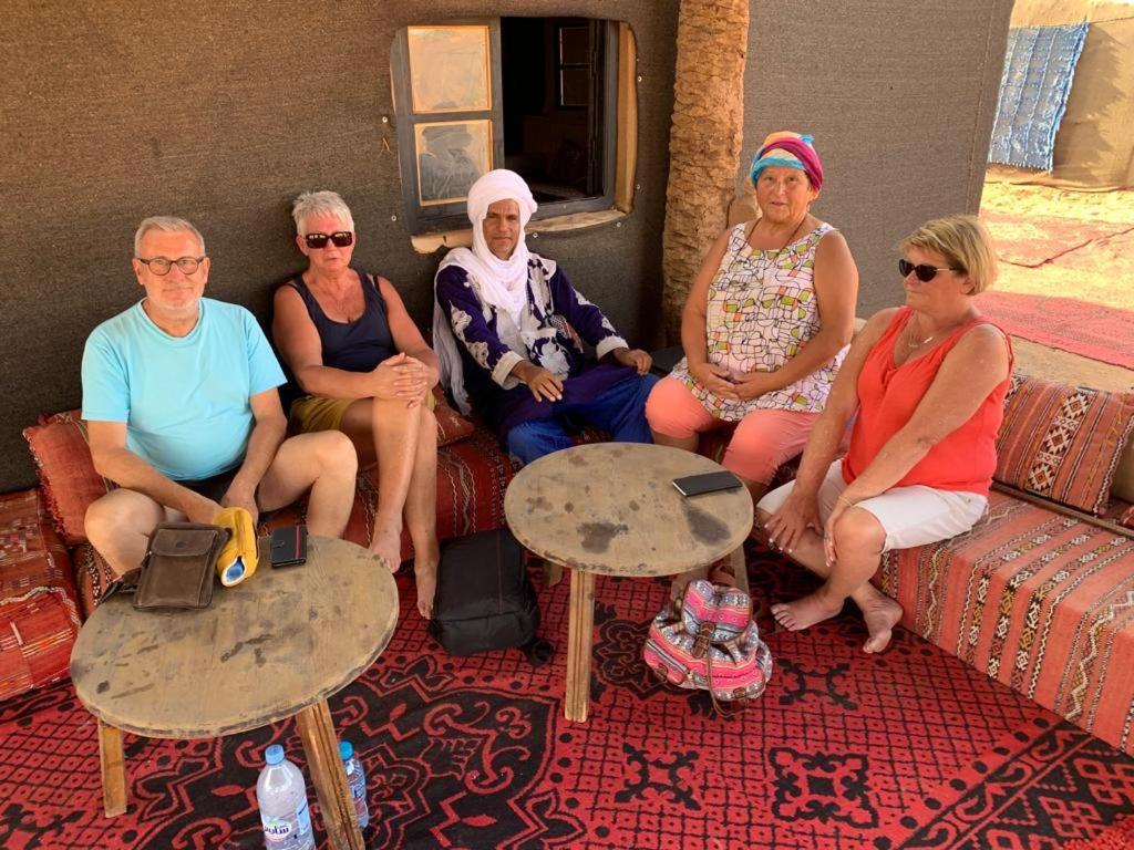 Camp Sahara Dunes Hotell M'Hamid Exteriör bild
