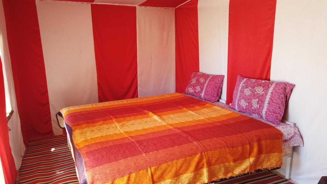 Camp Sahara Dunes Hotell M'Hamid Exteriör bild