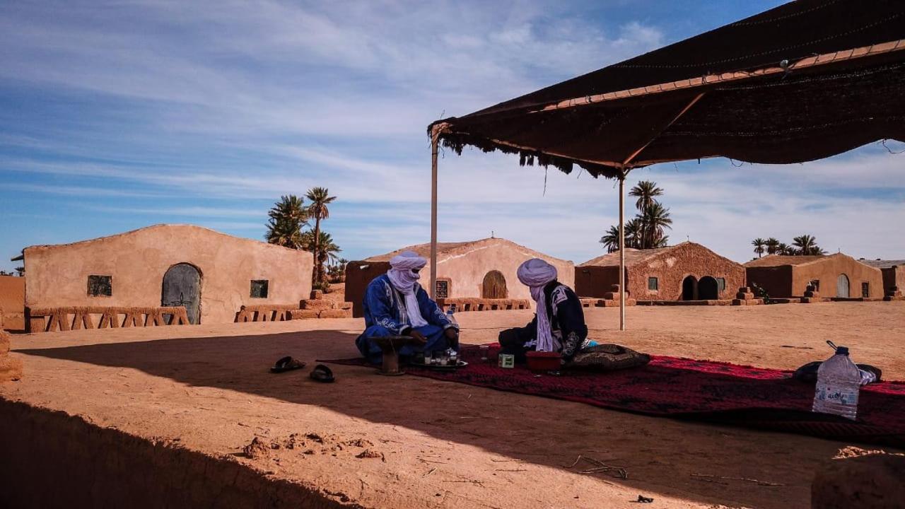 Camp Sahara Dunes Hotell M'Hamid Exteriör bild