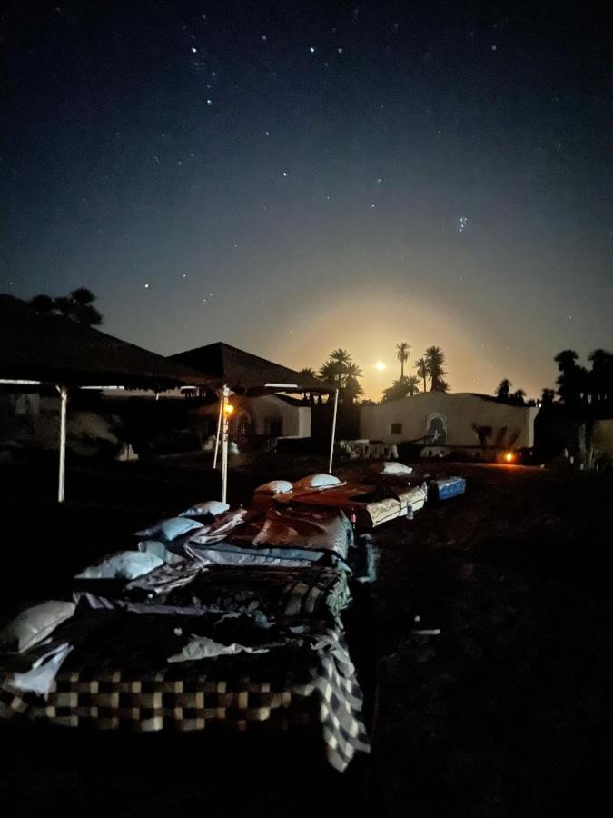 Camp Sahara Dunes Hotell M'Hamid Exteriör bild