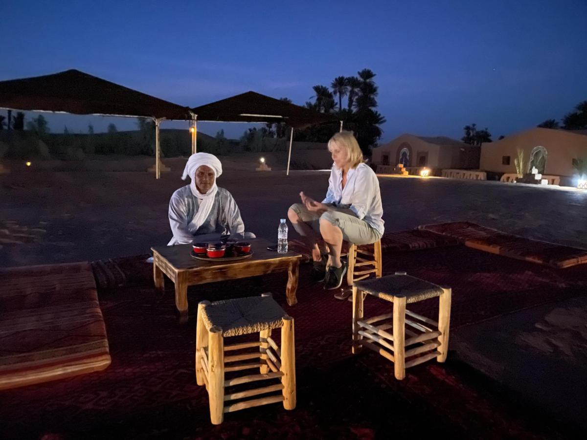 Camp Sahara Dunes Hotell M'Hamid Exteriör bild
