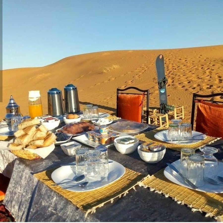 Camp Sahara Dunes Hotell M'Hamid Exteriör bild
