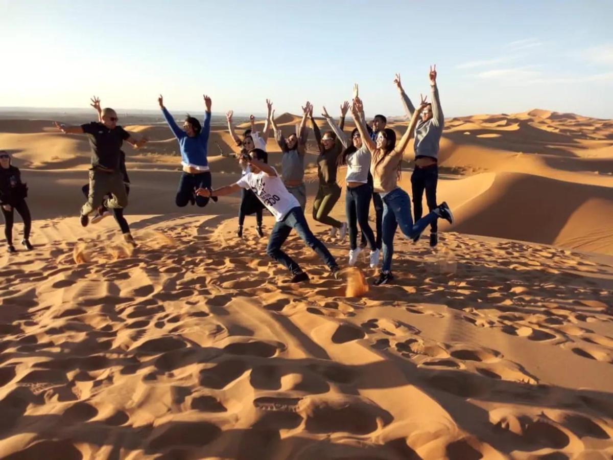 Camp Sahara Dunes Hotell M'Hamid Exteriör bild