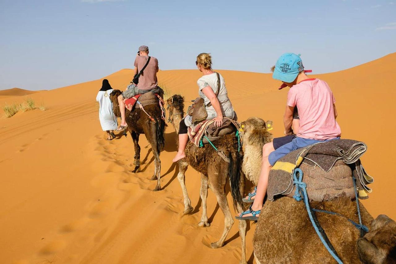Camp Sahara Dunes Hotell M'Hamid Exteriör bild