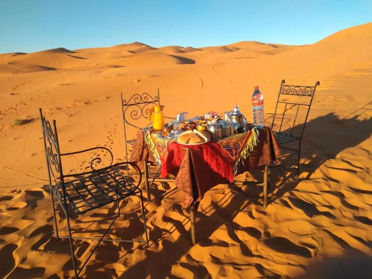 Camp Sahara Dunes Hotell M'Hamid Exteriör bild